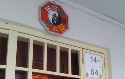 Gương bát quái hóa giải căn chung cư đối diện