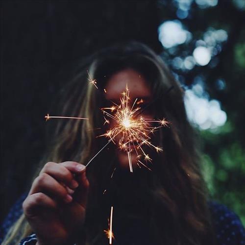 Khen che duoi cai nhin Phat giao