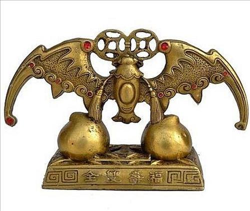 Dơi phong thủy tượng trưng cho may mắn và phúc thọ. Doi phong thuy tuong trung cho may man va phuc tho.