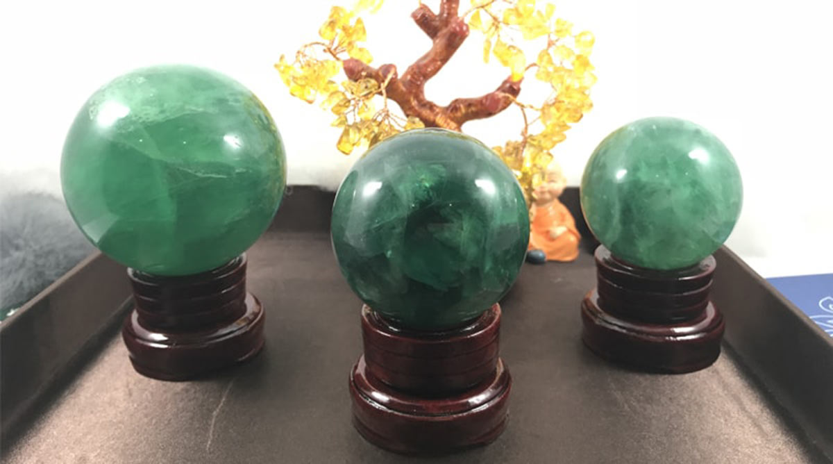 Cách Chọn Quả Cầu Phong Thủy Cho Người Mệnh Mộc: Chiêu Tài, Đón Lộc, Hưởng Bình An