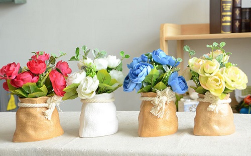 Dat hoa gia tren ban lam viec