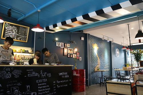 quầy thu ngân phía sau không có điểm tựa quay thu ngan phia sau khong co diem tua