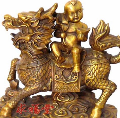 Bày Kỳ lân tống tử tặng con để sớm sinh quý tử