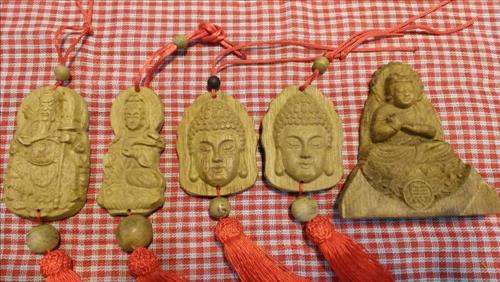 Mat Phat tu go tram huong Mat Phat tu go tram huong