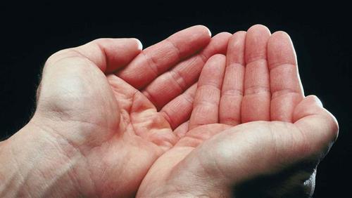 Long ban tay co hinh thoi vang 3 - tay day Long ban tay co hinh thoi vang 3 - tay day