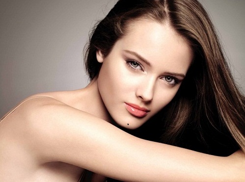 Chỉ ra 3 nốt ruồi trên mặt không lo thiếu tiền xài hình ảnh 2 Nốt ruồi dưới cằm