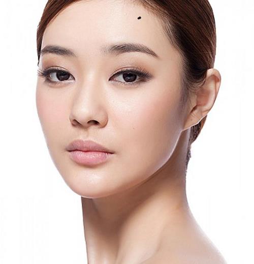 nốt ruồi bên trái trán not ruoi ben trai tran