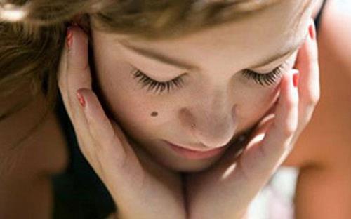 nốt ruồi trên gò má not ruoi tren go ma