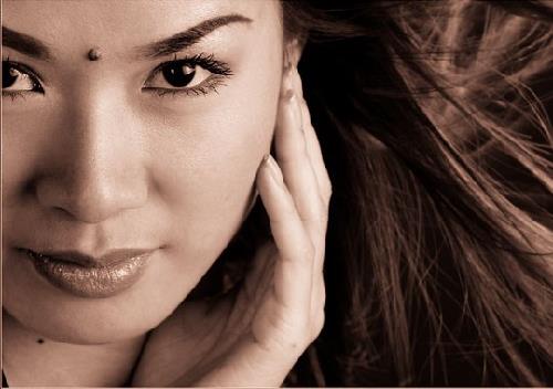 Phụ nữ có nốt ruồi ở lông mày, là phúc hay là họa?