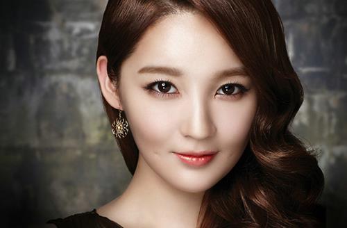 Xem tướng mạo phụ nữ ham tiền biết đường mà né xa