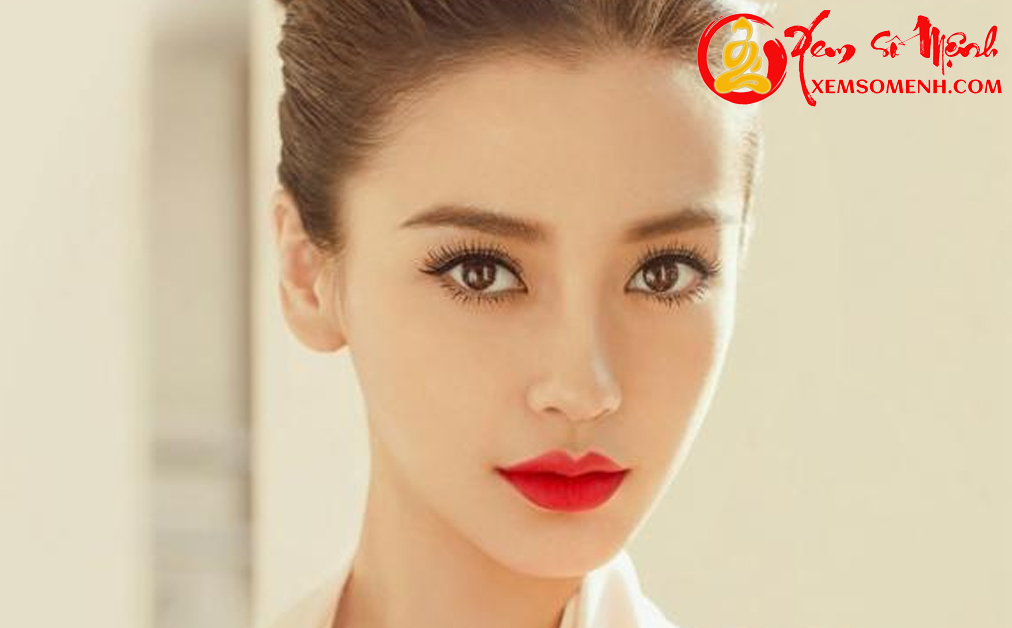 Những dấu hiệu bất thường trên mặt và tay gây hao tài tốn của