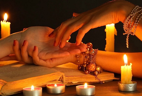 Xem bói tay thì xem tay nào? Trai tay trái, gái tay phải?