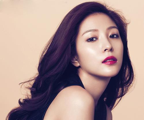 sống mũi cao thẳng song mui cao thang