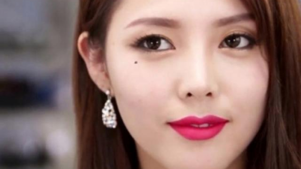 Nốt ruồi đào hoa trên mặt nữ giới là những nốt ruồi nào?