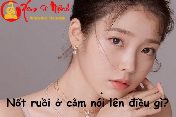 Nốt ruồi ở cằm của cả nam và nữ cho biết điều gì?